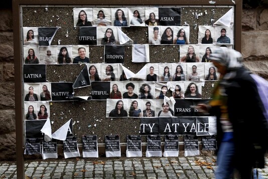 A student walks by a college noticeboard on campus at Yale University in New Haven, Connecticut November 12, 2015. More than 1,000 students, professors and staff at Yale University gathered on Wednesday to discuss race and diversity at the elite Ivy League school, amid a wave of demonstrations at U.S. colleges over the treatment of minority students. REUTERS/Shannon Stapleton
