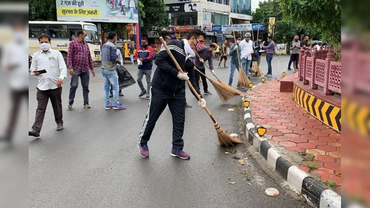 Indore: With Sanitation Workers on Leave, MPs, MLAs & Locals Take to Streets to Keep City Clean