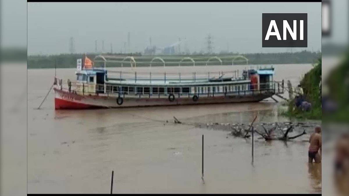 Several Island Villages in AP Inundated as Godavari Swells, Roads Links Cut off; SDRF Deployed