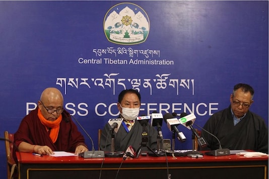 Tibetan government-in-exile Speaker Pema Jungney (centre) and Deputy Speaker Acharya Yeshi Phuntsok (left) and Parliamentary Secretary Tsewang Ngodhup during the press conference concerning the postponement of 10th session of the 16th Tibetan Parliament. (Image: tibet.net)