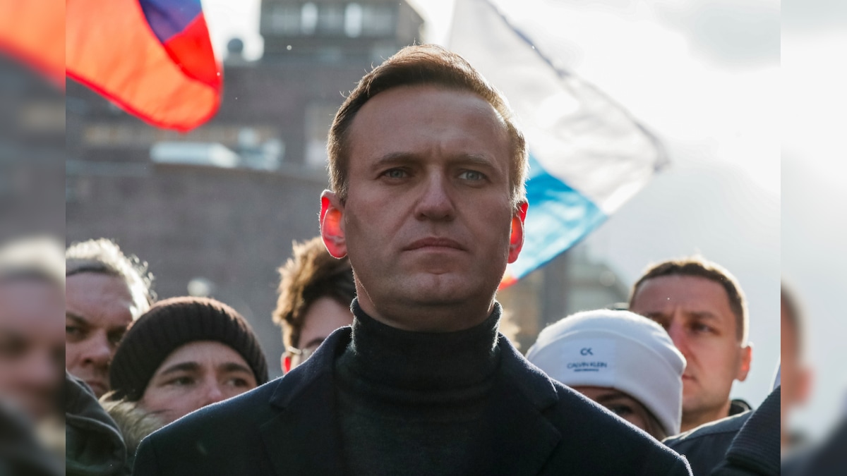 'Poisoned' Vladimir Putin Critic Alexei Navalny Can't be Moved to Germany, is 'Unstable'