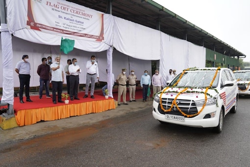 Kailash Gahlot flags off 30 vehicles. (Image source: Twitter/Kailash Gahlot)