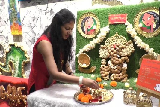 Dr Aditi Mittal makes Ganesh idol with 511 dry fruits.
(Credit: ANI)