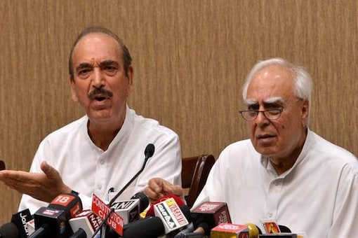 Kapil Sibal and Ghulam Nabi Azad are among 23 Congress leaders to call for a change in party leadership. (Photo: PTI)  