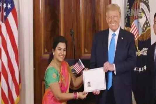 Sudha Sundari Narayanan being sworn in as American citizen by Trump.
(Credit: PTI)