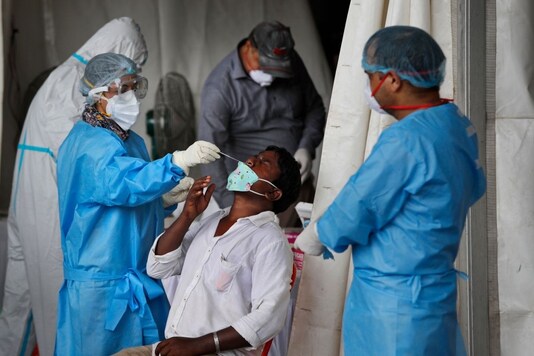 Health workers conduct COVID-19 antigen tests in New Delhi. (For representation/AP Photo)