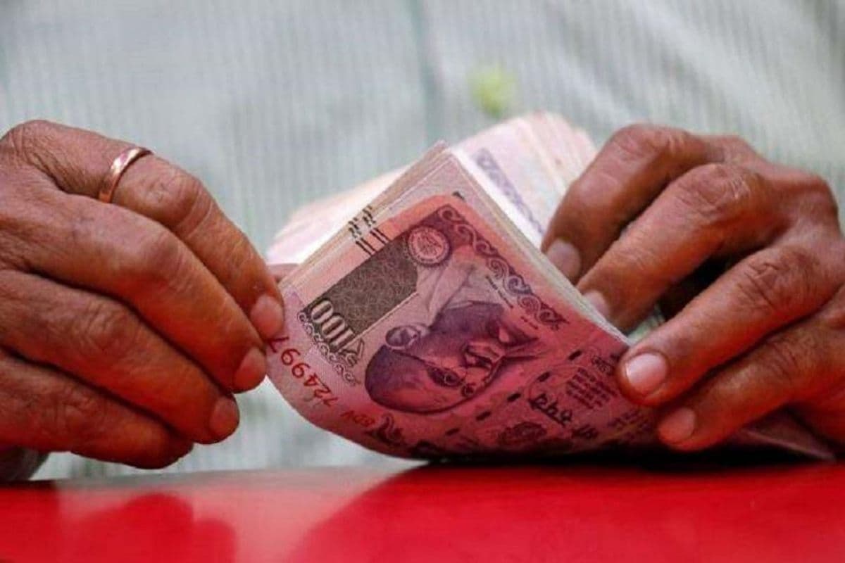 Rupee Slips to 74.88 Against Dollar on Covid-19 Concerns Amid Spiralling Cases