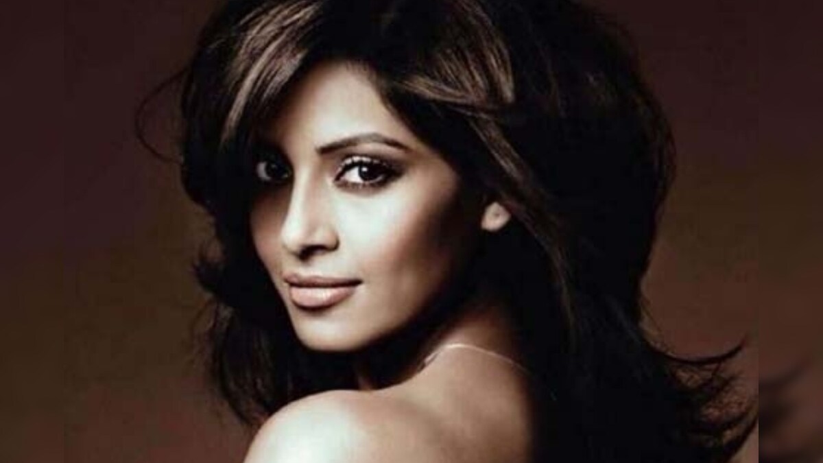 Bipasha Basu Shares Empowering Message on Self-love With Bareback Photo on Instagram