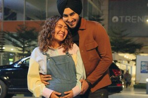 Picture of Neha Kakkar Flaunting Her Baby Bump Goes Viral
