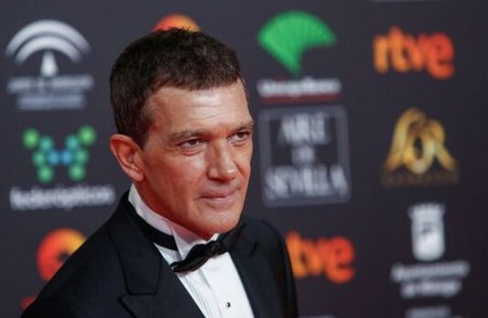 Spanish actor Banderas says has COVID-19, feels 'relatively well'