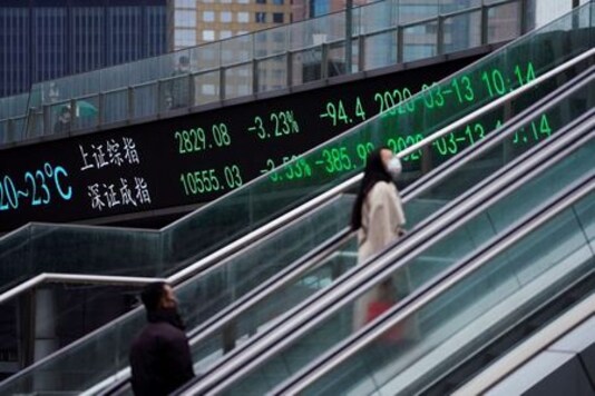 Global Markets: Stocks advance toward record high on stimulus; gold crashes