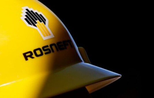 Rosneft back in profit in second quarter, oil output on rise in August
