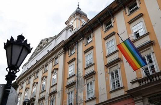 U.S. concerned over neo-Nazi groups after Hungarian rainbow flags torn down