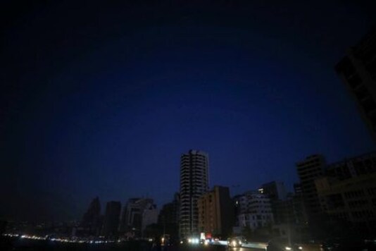 Gazing over wasteland, Beirutis mourn lost 'Lady of the World'