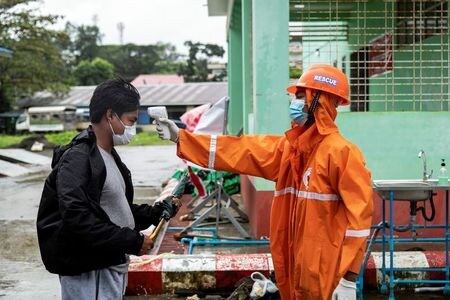 Humanitarian Workers Urge Myanmar to Restore Internet in Rakhine to Help Contain Coronavirus Outbreak
