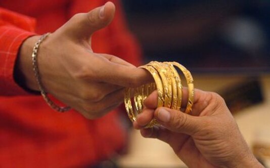 Gold Gains On Stimulus Bets Ahead Of Speech By Fed's Powell