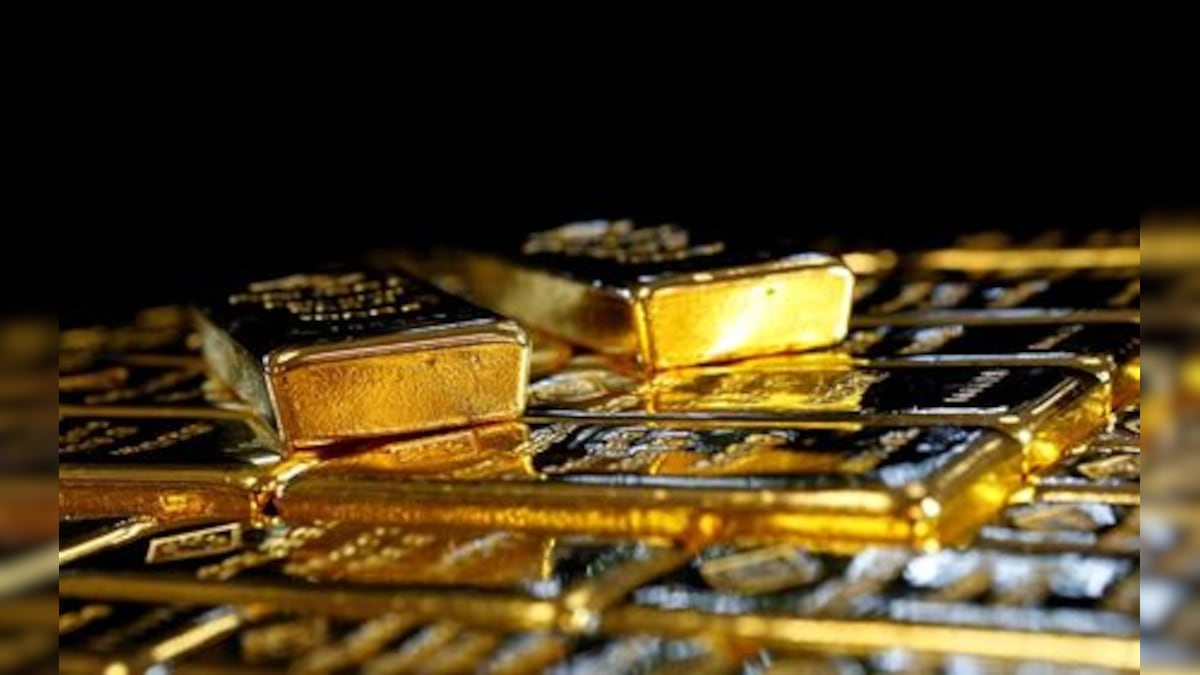 Gold Dips as Investors Book Profit, Await Fed's Cues on Monetary Strategy