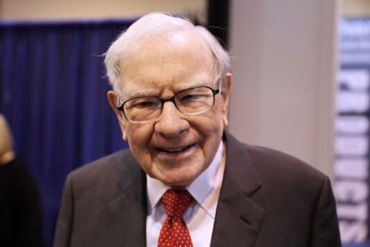 Warren Buffett Looks To Japan, Takes 5% Stakes In Five Biggest Trading Firms