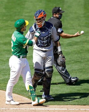 Astros, A's clear benches, empty seats; Oak wins 9th in row
