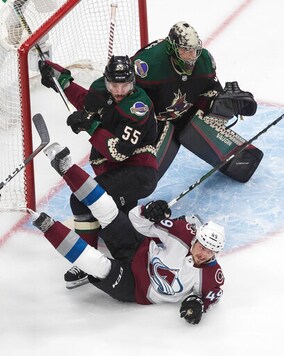 Avalanche overwhelm Coyotes 7-1 to take 3-1 series lead