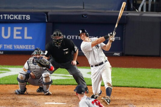Yankees' LeMahieu pulled with left wrist/hand issue
