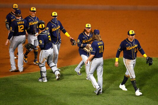 Yelich three-run homer lifts Brewers past Cubs, 4-3