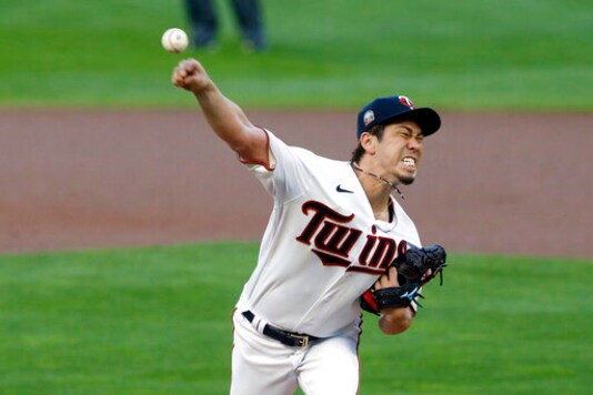 Maeda takes no-hitter through 6 for Twins vs. Brewers