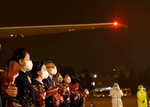 Chinese diplomats return from Houston consulate shut by US