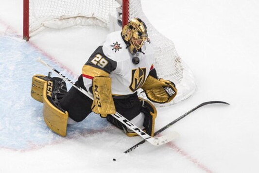 Fleury, Golden Knights beat Blackhawks for 3-0 series lead