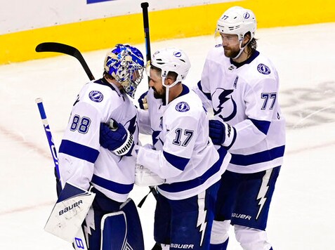 Lightning Crank Up Power Play, Rout Bruins 7-1 In Game 3
