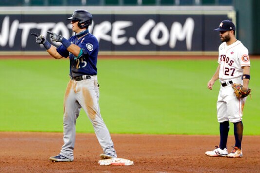 Tucker hits game-ending homer as Astros sweep Mariners 3-2
