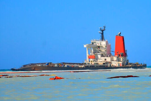 Mauritius copes with split Japanese ship that spilled oil