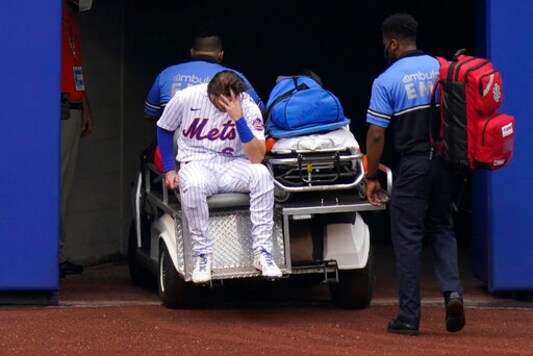 Mets' McNeil carted off vs. Nats after crash into wall