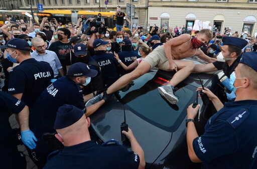 Arrest of Polish LGBT activist leads to scuffle with police