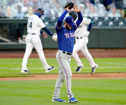 White Homers, Drives In 6 As Mariners Thump Rangers 10-1