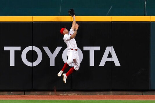 Salvador Perez has 3 more hits, hot Royals beat Reds 5-4
