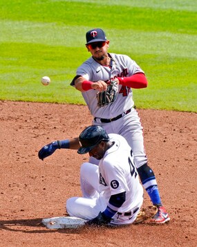 Tigers Back Boyd, Rout Twins 8-2 In Doubleheader Opener