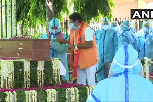 Pranab Mukherjee Funeral: Son Abhijit Performs Last Rites at Lodhi Crematorium