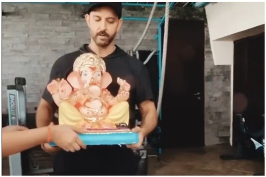 Hrithik Roshan Gives a Glimpse of His Family's Ganpati Visarjan Celebrations with Suzanne Khan and Others