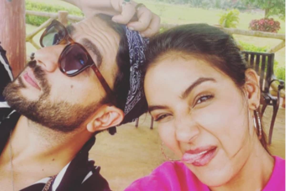 Jasmin Bhasin Shares Picture with Aly Goni, Says 'Will Be Besties Forever'  - Pehal News