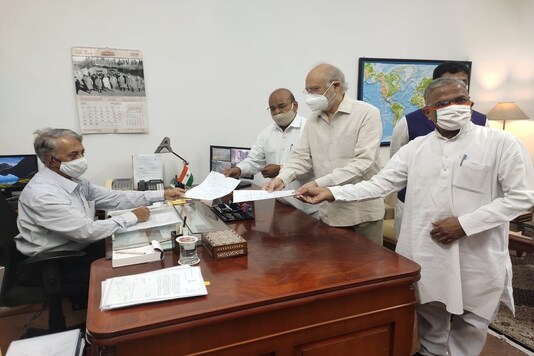 Harivansh was accompanied by Union Minister Thawar Chand Gehlot and Akali Dal MP Naresh Gujral as he filed his nomination papers.