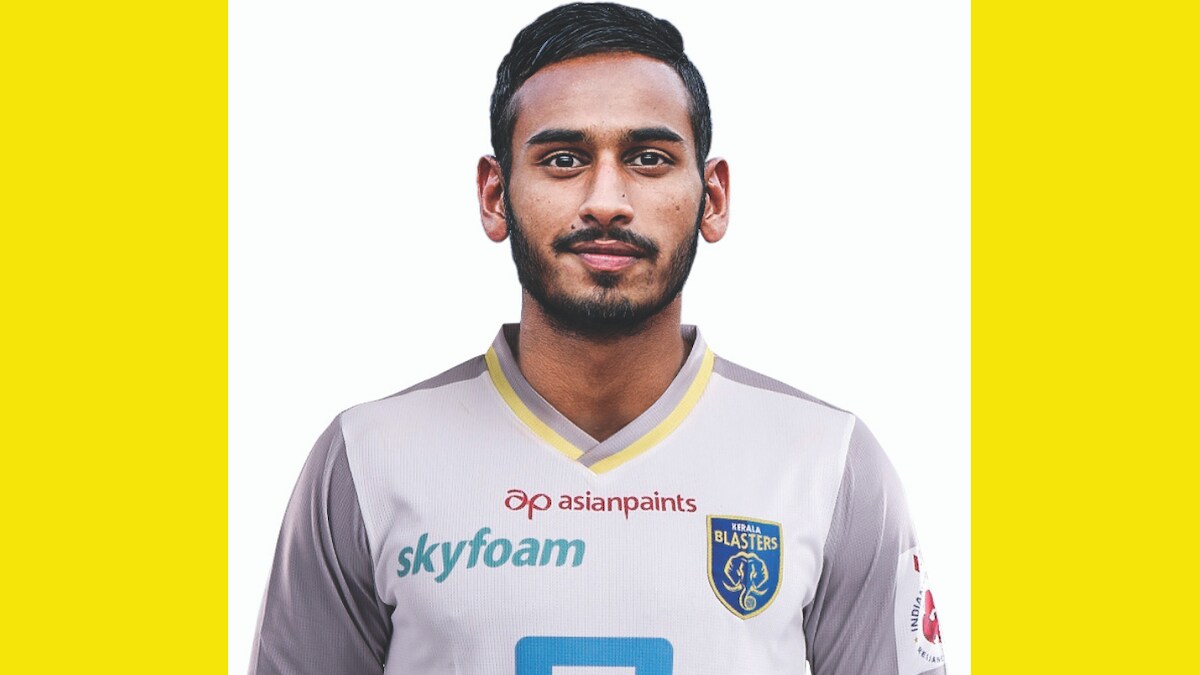 ISL Kerala Blasters Sign 19yearold Goalkeeper Prabhsukhan Gill from Bengaluru FC News18