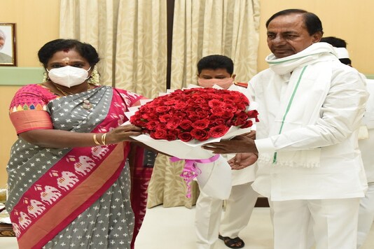Telangana Governor Tamilisai Soundararajan  and Chief Minister K Chandrashekhar Rao (Image: Twitter)
