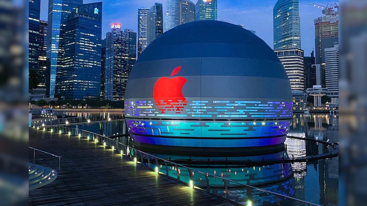 Apple's First Ever 'Floating' Store Opens Up in Singapore - News18