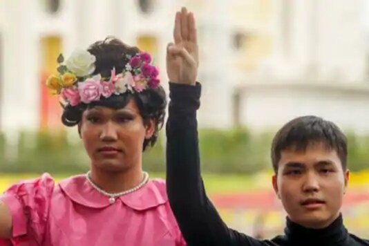 Tattep Ruangprapaikit, leader of the Free People group, makes a three-fingers salute during a news conference in Bangkok. Credits: Reuters 