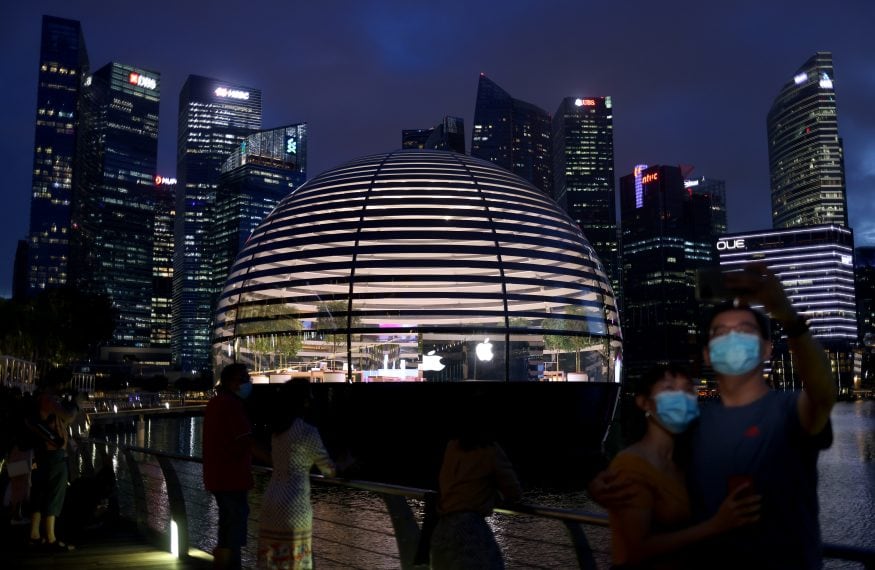 Singapore 2020: Newest Apple Store in Marina Bay Sands Floats on Water  Editorial Image - Image of glass, launches: 195877960