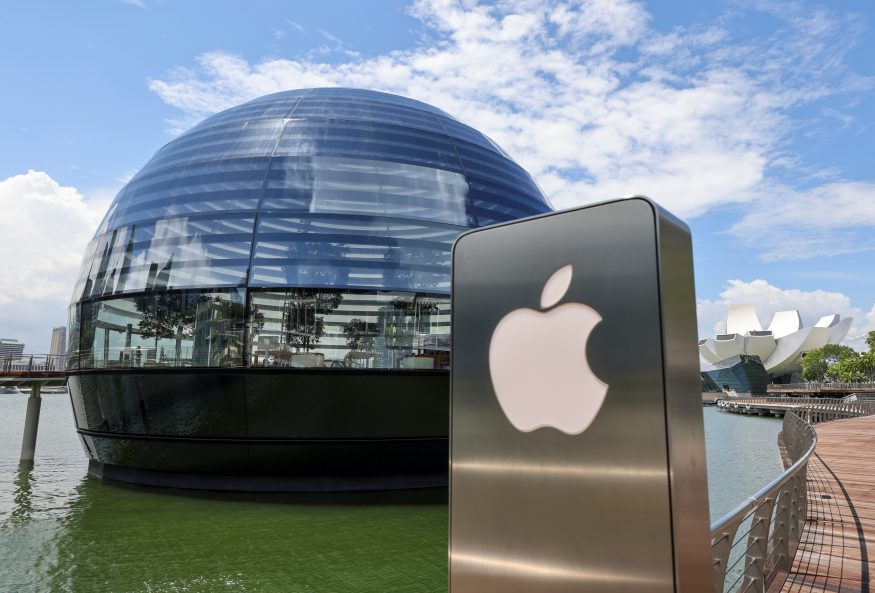 See Pictures of Apple's Newly Opened 'Floating' Store in Singapore Photogallery