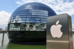 See Pictures of Apple's Newly Opened 'Floating' Store in Singapore