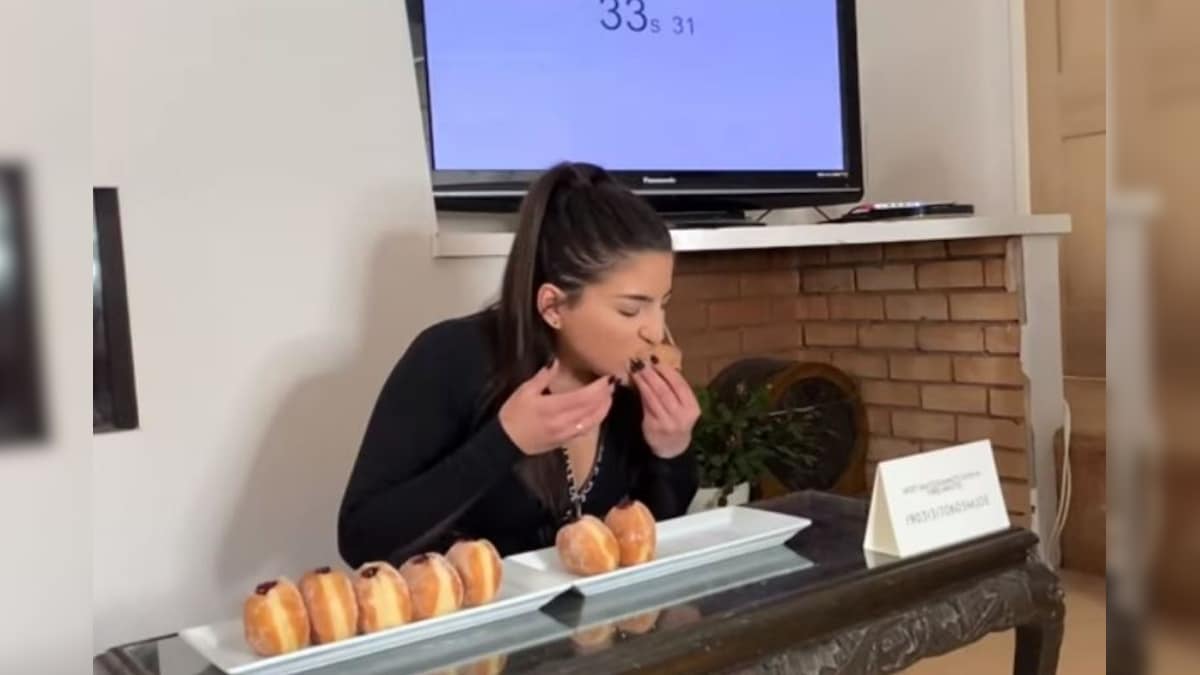 UK Woman Eats 10 Jam Doughuts in 3 Minutes without Licking Lips, Makes World Record