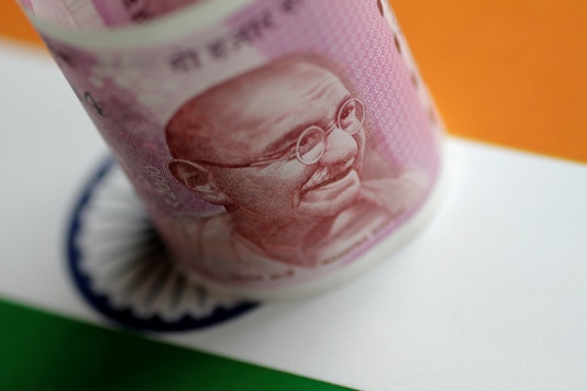 इस चित्र में एक भारतीय रुपया नोट दिखाई देता है।  (रायटर)